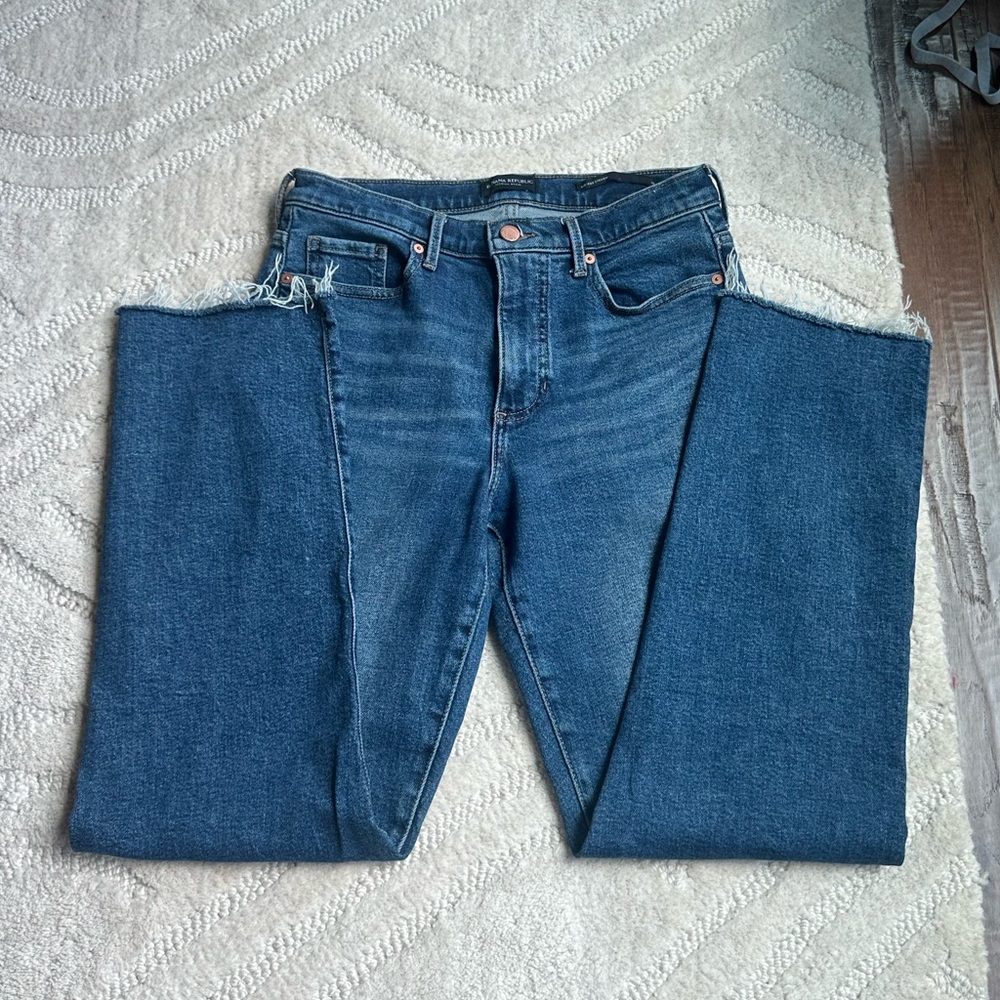 BANANA REPUBLIC PREMIUM DENIM MID-RISE STRAIGHT